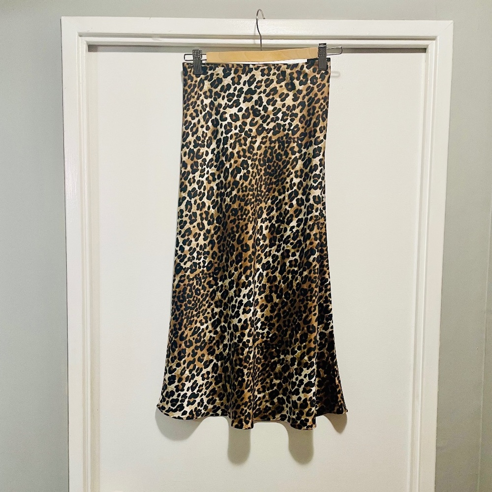 Satin look leopard print skirt